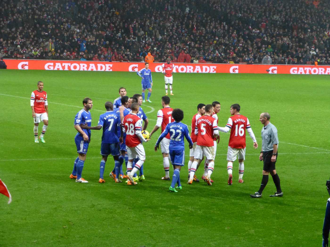 Arsenal and Man Utd fans absolutely baffled as they discover very bizarre  rule change minutes before friendly